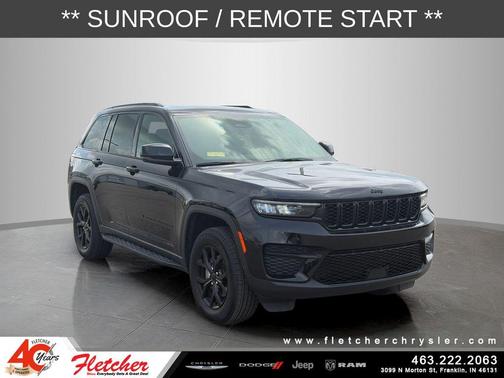 Diamond Black Crystal Pearlcoat 2024 Jeep Grand Cherokee Altitude