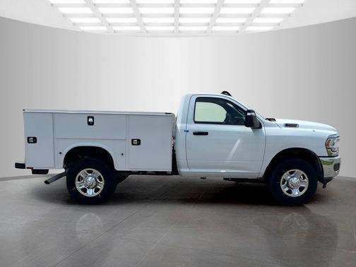 2024 RAM 3500 Tradesman Regular Cab 4x4 8' Box