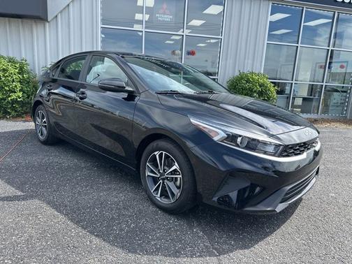 Aurora Black 2024 Kia Forte LXS