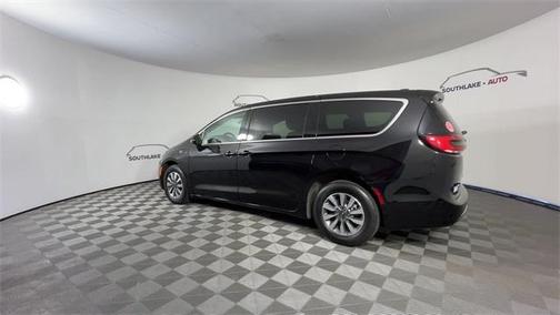 2024 Chrysler Pacifica Hybrid Select