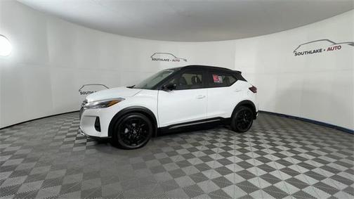 2023 Nissan Kicks SR