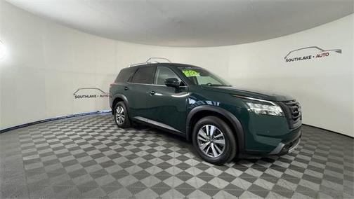 2022 Nissan Pathfinder SL