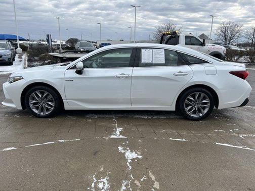 2020 Toyota Avalon Hybrid XLE