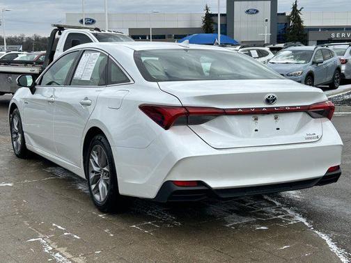 2020 Toyota Avalon Hybrid XLE