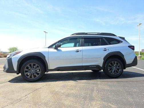 Ice Silver Metallic 2025 Subaru Outback Onyx Edition