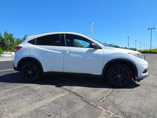 Platinum White Pearl 2021 Honda HR-V AWD Sport