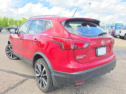 Palatial Ruby 2018 Nissan Rogue Sport SL