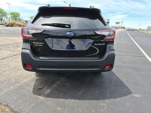 Crystal Black Silica 2025 Subaru Outback Base