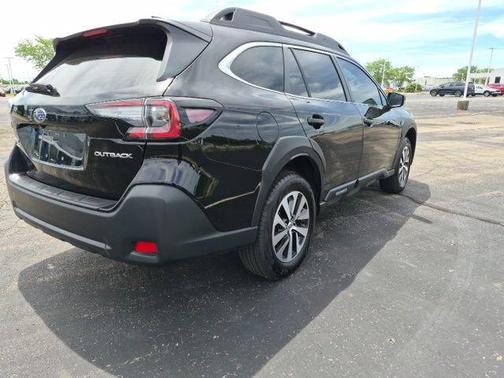 Crystal Black Silica 2025 Subaru Outback Base