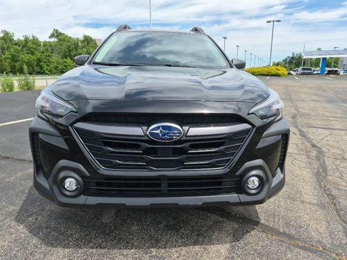Crystal Black Silica 2025 Subaru Outback Base