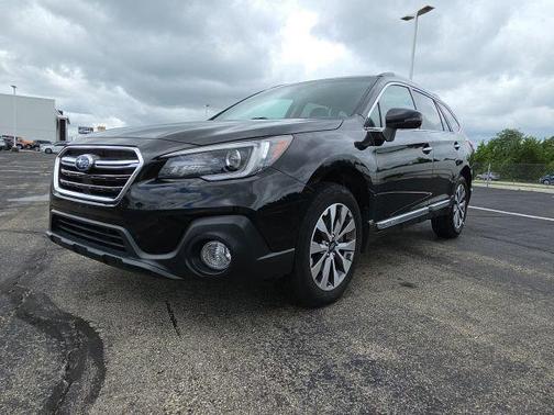Crystal Black Silica 2018 Subaru Outback 2.5i Touring