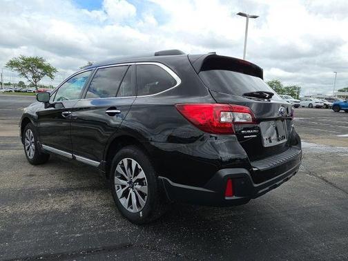 Crystal Black Silica 2018 Subaru Outback 2.5i Touring