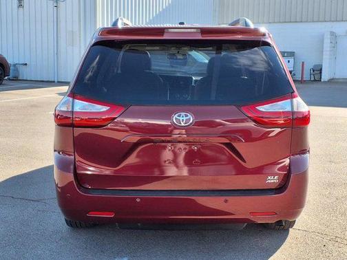 2016 Toyota Sienna XLE