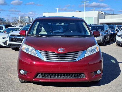 2016 Toyota Sienna XLE