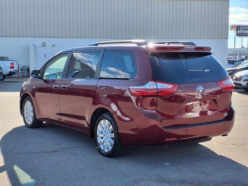 2016 Toyota Sienna XLE