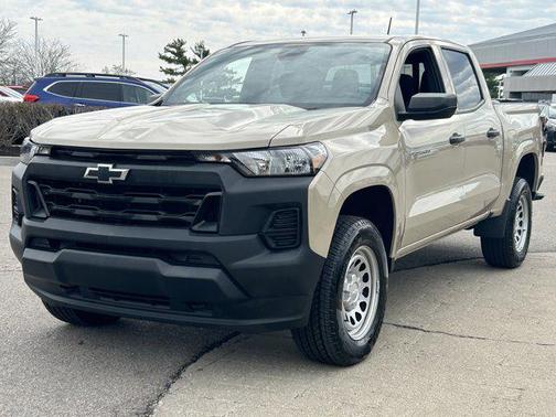 Sand Dune Metallic 2023 Chevrolet Colorado WT