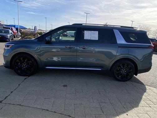 2022 Kia Carnival SX