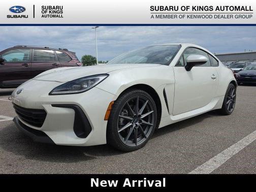 Crystal White Pearl 2023 Subaru BRZ Limited