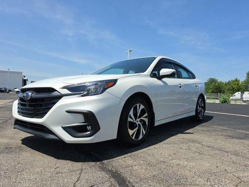 Crystal White Pearl 2025 Subaru Legacy Premium