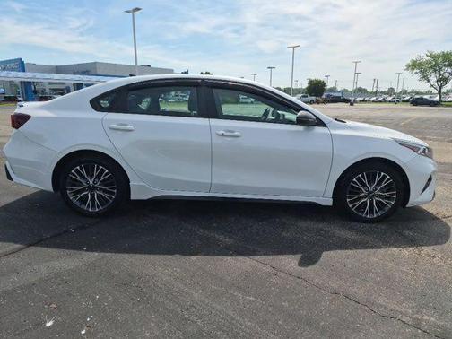Snow White Pearl 2022 Kia Forte GT-Line
