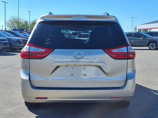 2015 Toyota Sienna XLE