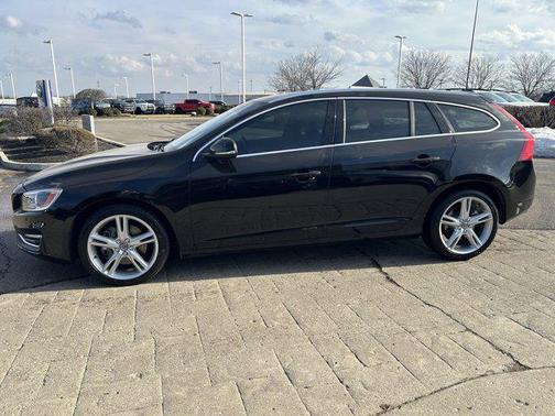 2017 Volvo V60 T5 Platinum