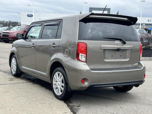 Classic Silver Metallic 2014 Scion xB Release Series 10.0
