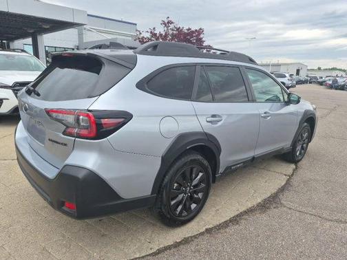 Ice Silver Metallic 2025 Subaru Outback Onyx Edition