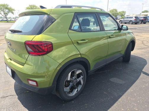 Green Apple 2022 Hyundai VENUE SEL