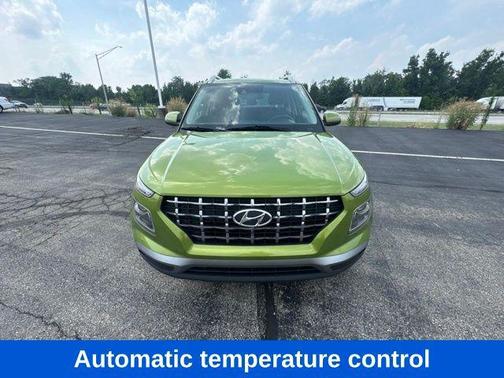 Green Apple 2022 Hyundai VENUE SEL