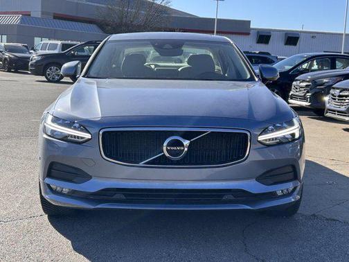 2017 Volvo S90 T6 Momentum