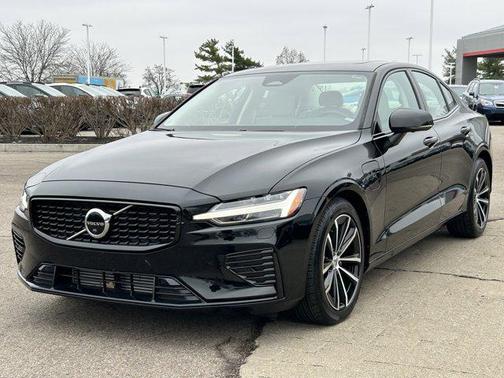 2023 Volvo S60 Recharge Plug-In Hybrid T8 Plus Dark Theme