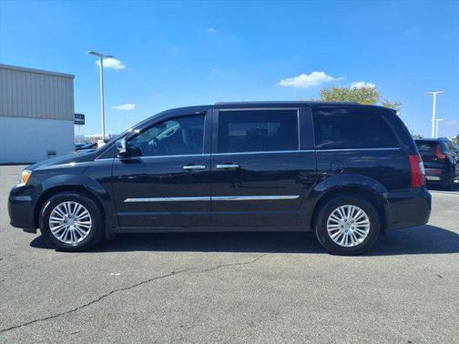 2016 Chrysler Town & Country Touring-L