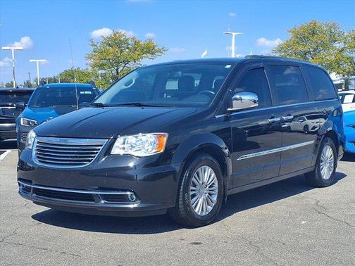 2016 Chrysler Town & Country Touring-L