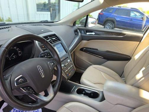 Luxe Silver Metallic 2017 Lincoln MKC Reserve