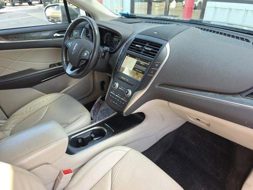 Luxe Silver Metallic 2017 Lincoln MKC Reserve