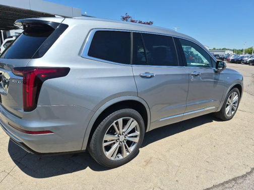Argent Silver Metallic 2023 Cadillac XT6 Premium Luxury AWD