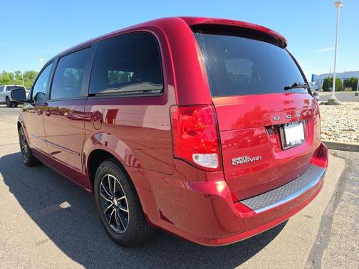 Deep Cherry Red Crystal Pearlcoat 2015 Dodge Grand Caravan R/T