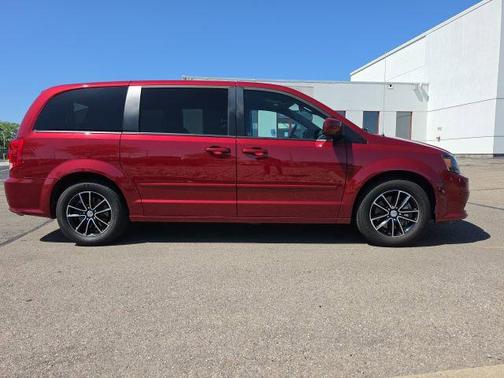 Deep Cherry Red Crystal Pearlcoat 2015 Dodge Grand Caravan R/T