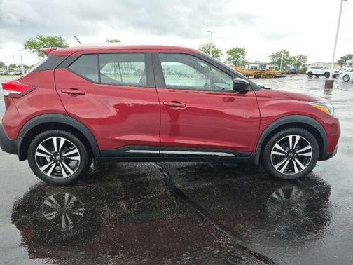 Cayenne Red Metallic 2020 Nissan Kicks SR