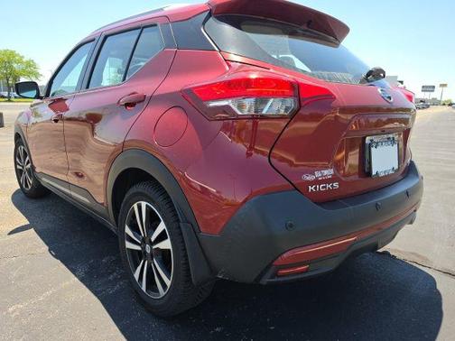 Cayenne Red Metallic 2020 Nissan Kicks SR