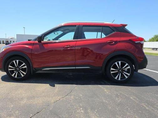 Cayenne Red Metallic 2020 Nissan Kicks SR