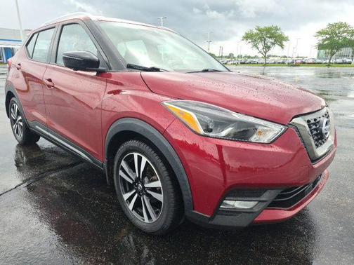 Cayenne Red Metallic 2020 Nissan Kicks SR