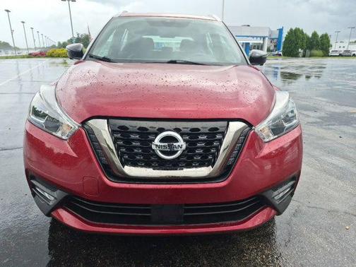 Cayenne Red Metallic 2020 Nissan Kicks SR