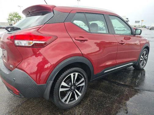 Cayenne Red Metallic 2020 Nissan Kicks SR