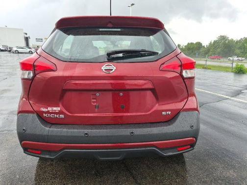Cayenne Red Metallic 2020 Nissan Kicks SR
