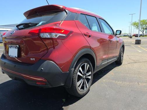 Cayenne Red Metallic 2020 Nissan Kicks SR