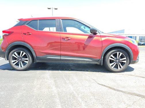 Cayenne Red Metallic 2020 Nissan Kicks SR