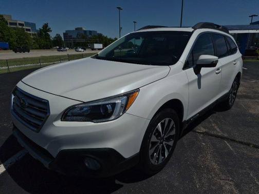 Crystal White Pearl 2017 Subaru Outback 3.6R Limited