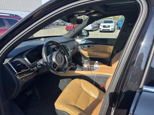 2018 Volvo XC90 T6 Momentum